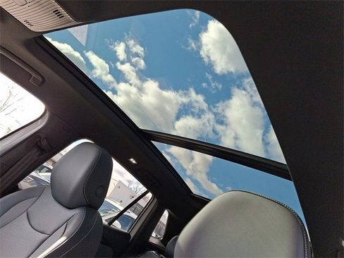 New 2026 Volkswagen Tiguan SE R-Line image 7