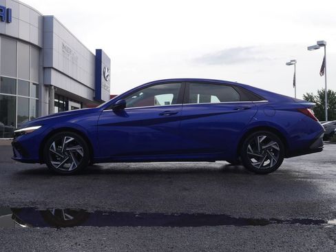 Used 2025 Hyundai Elantra SEL FWD image 12