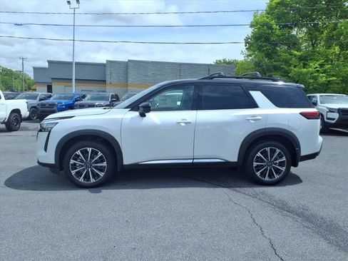 New 2026 Nissan Pathfinder Platinum AWD/4WD image 2