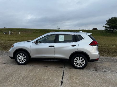 Used 2017 Nissan Rogue S image 11