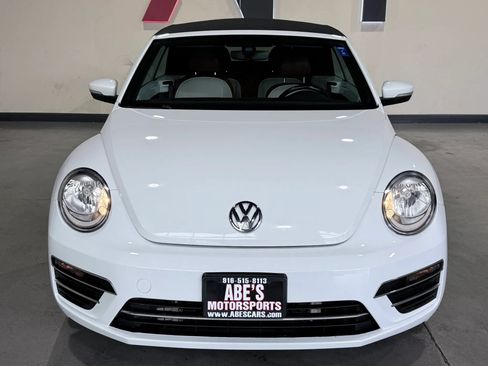 Used 2017 Volkswagen Beetle 1.8T Classic FWD image 3
