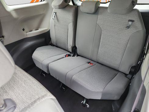Used 2021 Toyota Sienna LE FWD image 14