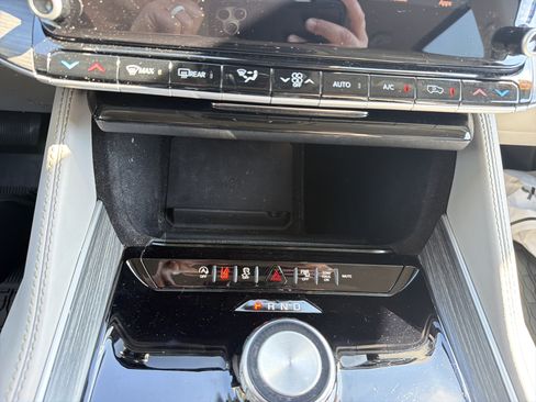 Used 2023 Jeep Wagoneer Series III w/ Preferred Equipment Group RWD image 24