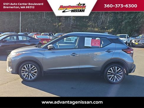 Used 2023 Nissan Kicks SV image 2