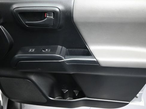 Used 2022 Toyota Tacoma SR image 27