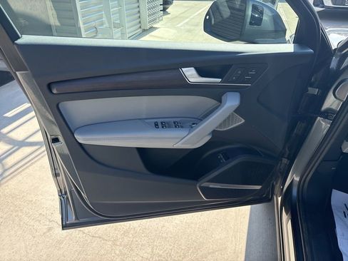 Used 2024 Audi Q5 e Premium Plus w/ Premium Plus Package image 10