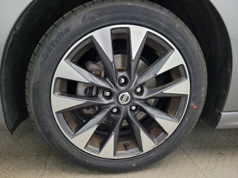Used 2019 Nissan Sentra SR w/ Premium Package (SR) FWD image 31