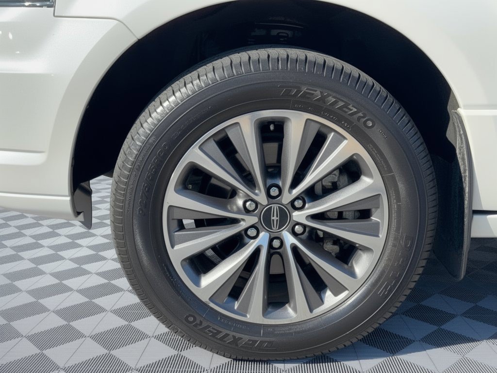 Used 2015 Lincoln Navigator L 4WD image 13