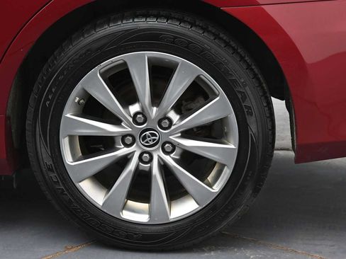 Used 2015 Toyota Camry XLE FWD image 5