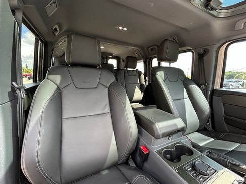 Used 2025 INEOS Grenadier AWD/4WD image 25