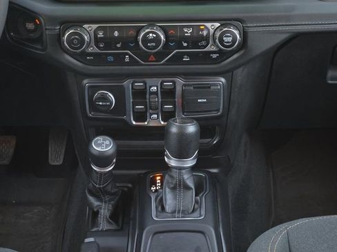 Used 2024 Jeep Wrangler Unlimited Sahara image 19