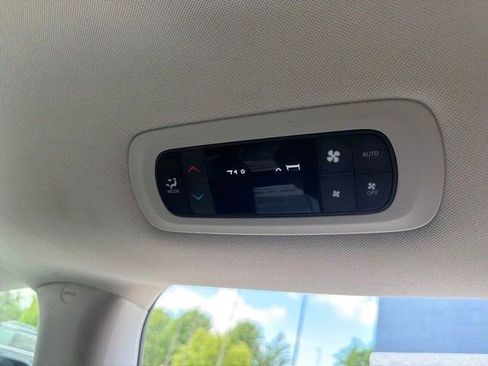 Used 2023 Chrysler Pacifica Touring-L FWD image 27