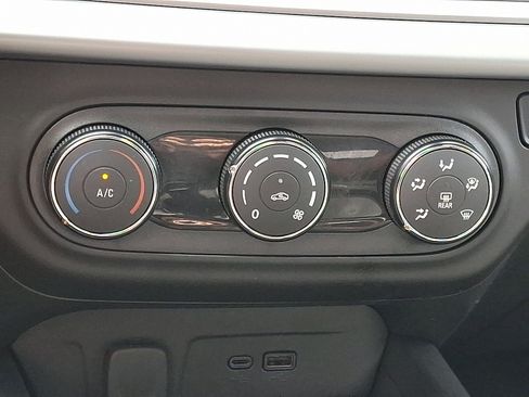 Used 2024 Chevrolet Trax LS image 17