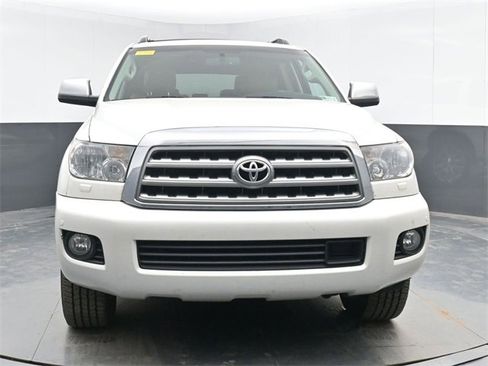 Used 2017 Toyota Sequoia Platinum image 3
