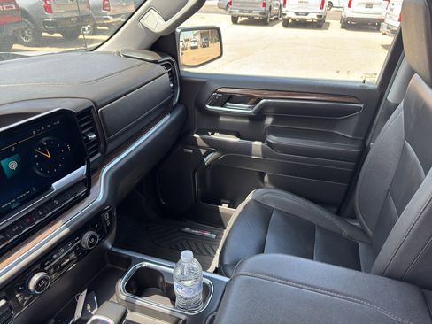 Used 2024 Chevrolet Silverado 1500 LT Trail Boss w/ Convenience Package II image 11