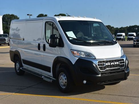 Used 2025 RAM ProMaster 2500 w/ U-Haul Equipment Group FWD image 3