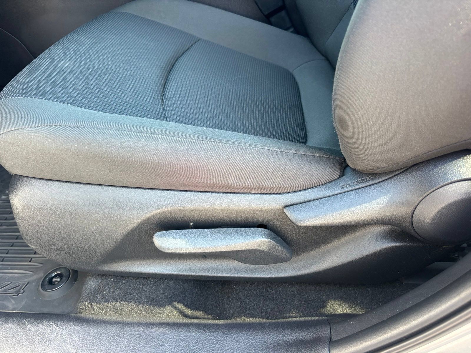 Used 2021 Toyota RAV4 LE AWD/4WD image 15
