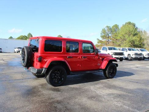 Used 2022 Jeep Wrangler Unlimited Sahara w/ Cold Weather Group image 6