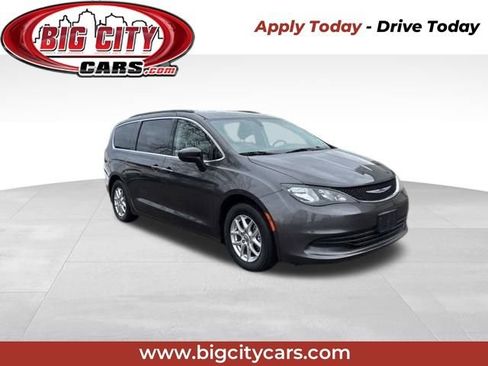 Used 2020 Chrysler Voyager Lxi image 1
