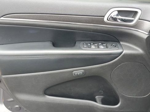 Used 2018 Jeep Grand Cherokee Limited w/ Luxury Group II image 16