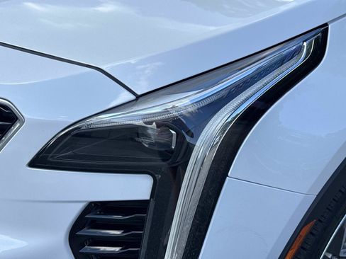 Used 2021 Cadillac XT4 Sport w/ Enhanced Visibility Package FWD image 9