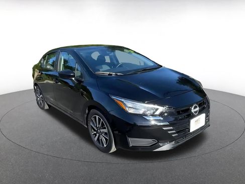 Used 2025 Nissan Versa SV image 3