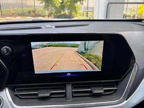 Used 2025 Chevrolet Trax LT FWD image 22
