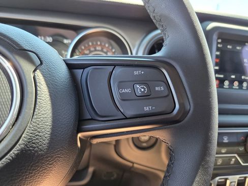 Used 2023 Jeep Gladiator Sport AWD/4WD image 24