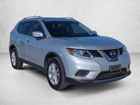 Used 2016 Nissan Rogue SV image 3