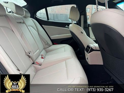 Used 2025 Genesis G70 2.5T image 10