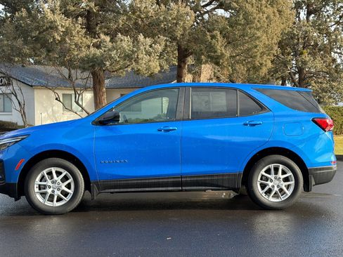 Used 2024 Chevrolet Equinox LS w/ LS Convenience Package image 7