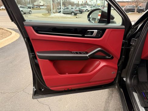 Used 2022 Porsche Cayenne Coupe image 48