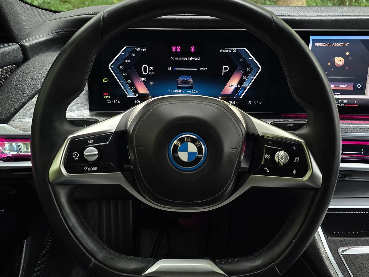 Used 2024 BMW i7 xDrive60 AWD/4WD image 39