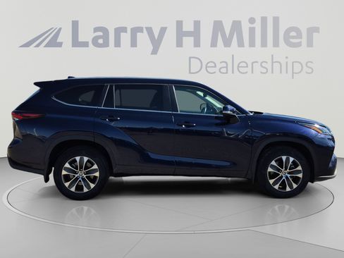 Certified 2025 Toyota Highlander XLE AWD/4WD image 6