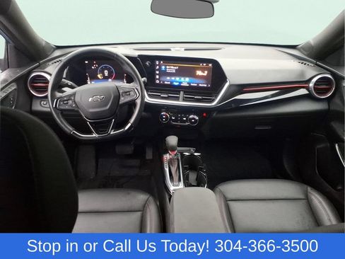 Used 2025 Chevrolet Trax RS FWD image 14