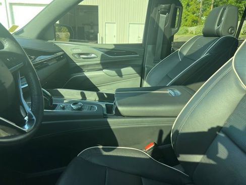Used 2024 Cadillac Escalade Sport AWD/4WD image 6