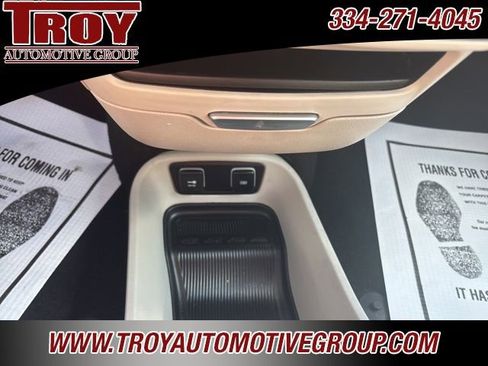 Used 2018 Chrysler Pacifica Touring-L image 38