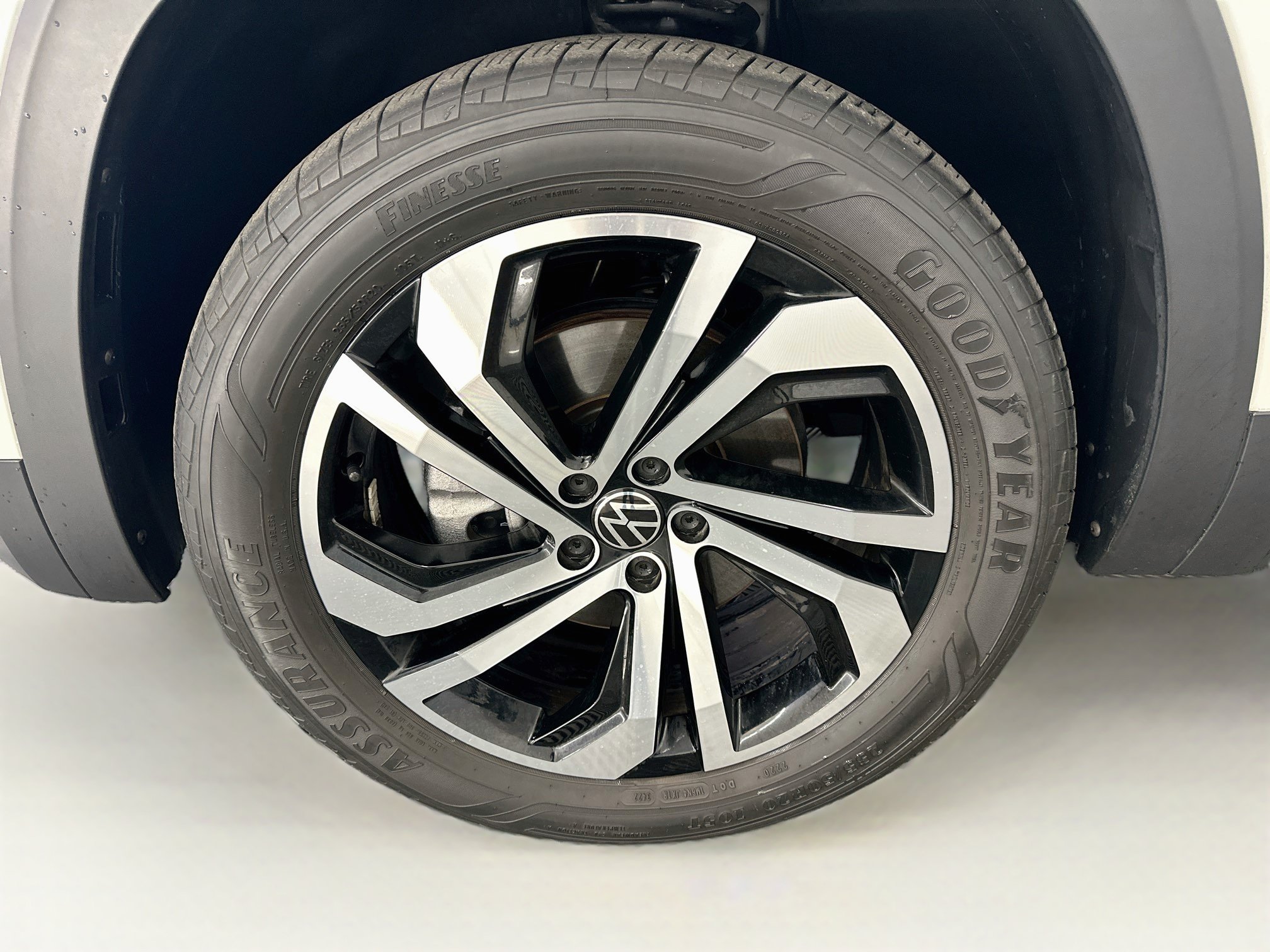 Used 2023 Volkswagen Atlas Cross Sport SEL AWD/4WD image 37