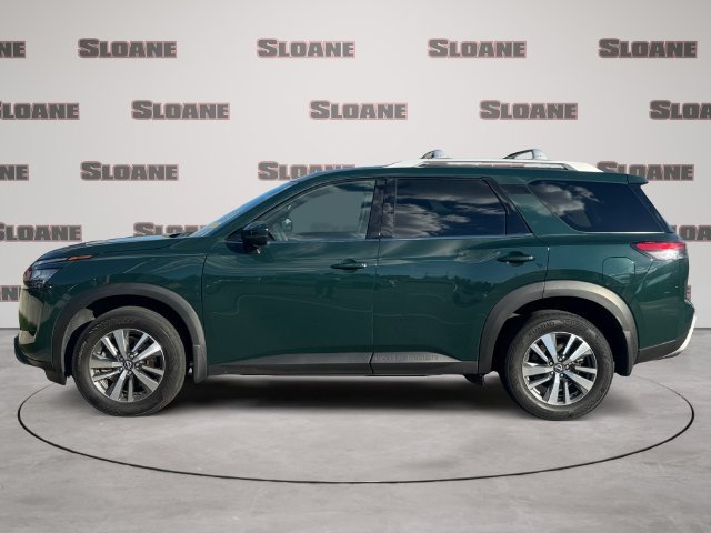 Used 2024 Nissan Pathfinder SL AWD/4WD image 2