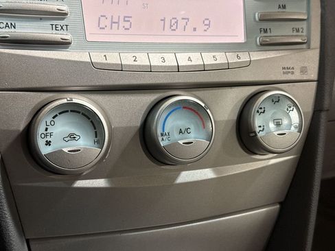 Used 2009 Toyota Camry LE FWD image 15