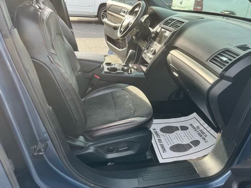 Used 2019 Ford Explorer XLT w/ Equipment Group 202A image 12