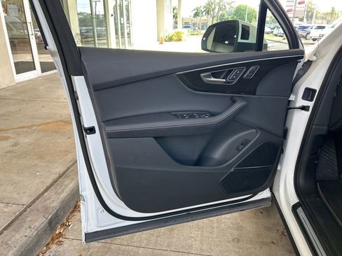 Used 2025 Audi Q7 3.0T Premium Plus image 40