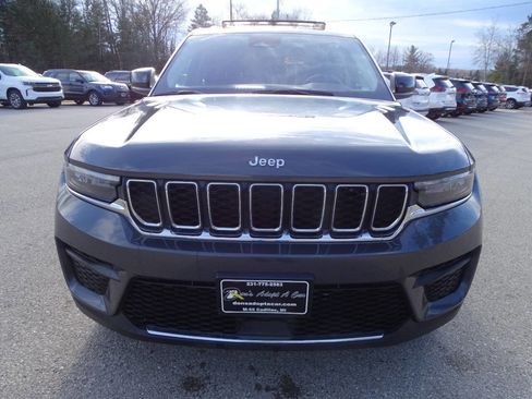Used 2023 Jeep Grand Cherokee Laredo image 5