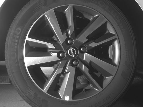 Used 2025 Nissan Versa SV image 15