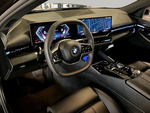 Certified 2025 BMW 530i RWD image 16