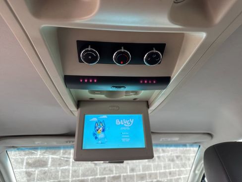 Used 2008 Chrysler Town & Country Touring image 23