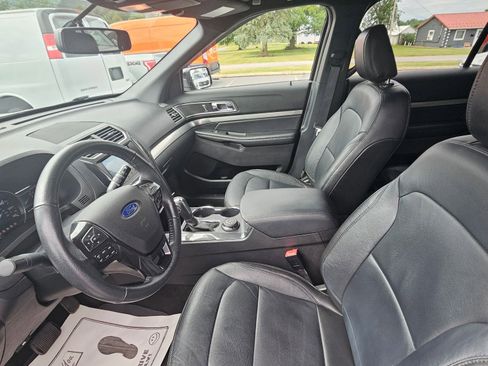 Used 2018 Ford Explorer XLT w/ Equipment Group 202A image 10