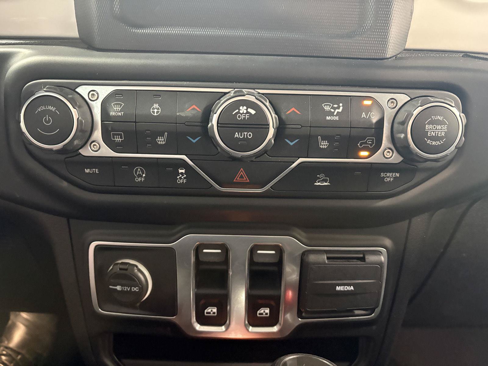 Used 2021 Jeep Wrangler Sport AWD/4WD image 13