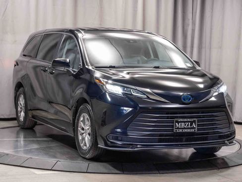 Used 2022 Toyota Sienna LE FWD image 5
