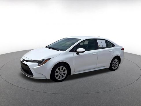 Used 2025 Toyota Corolla LE FWD image 8